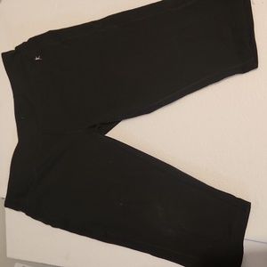 Danskin now black XL 16 to 18 size fit it Capri's.
